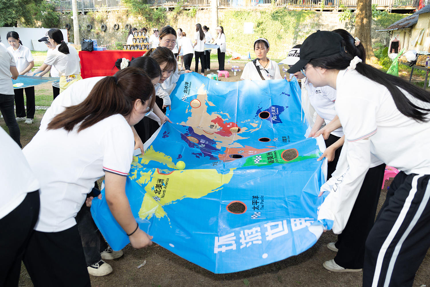 户外特色团建拓展方案：环游世界80天-与龙共舞