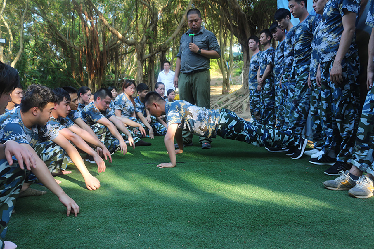 团队军训拓展训练着装问题